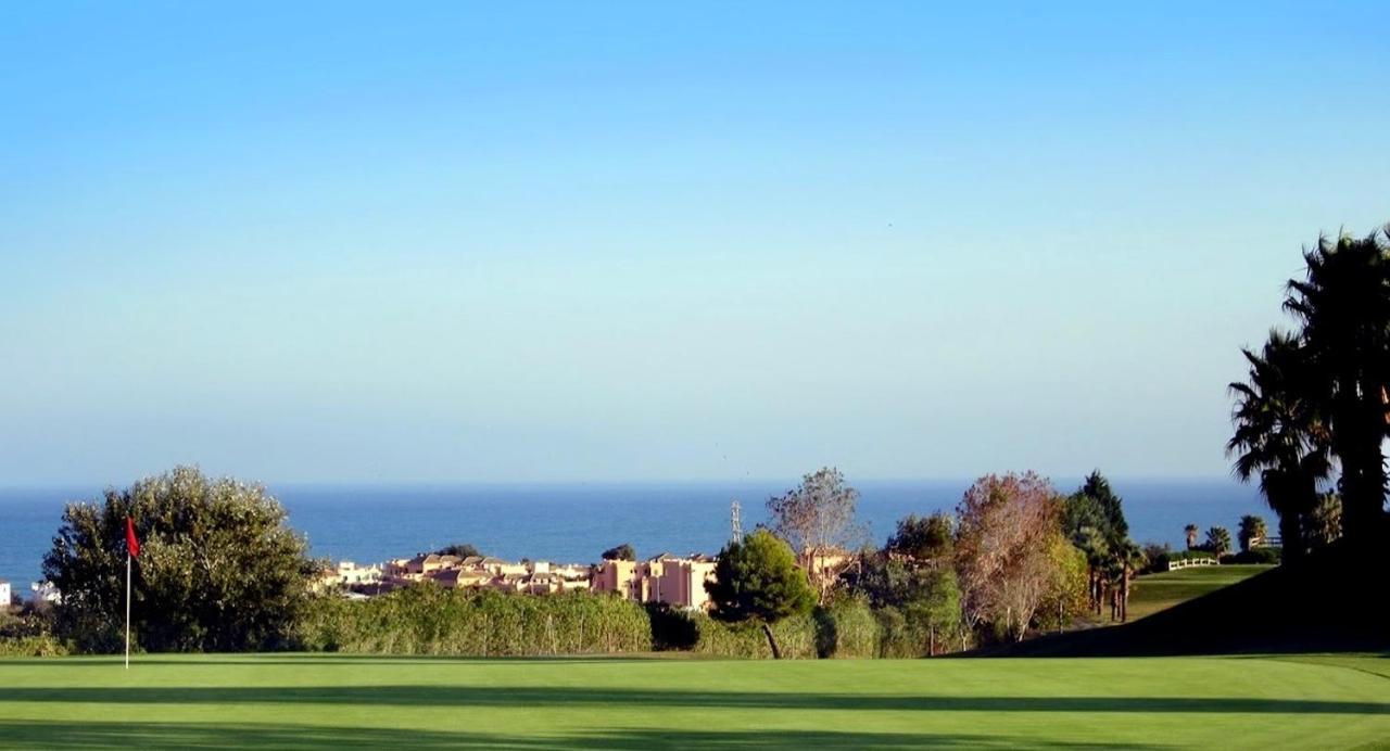 Casares Beach Golf Apartment With Private Garden Direct Pool Access Esterno foto