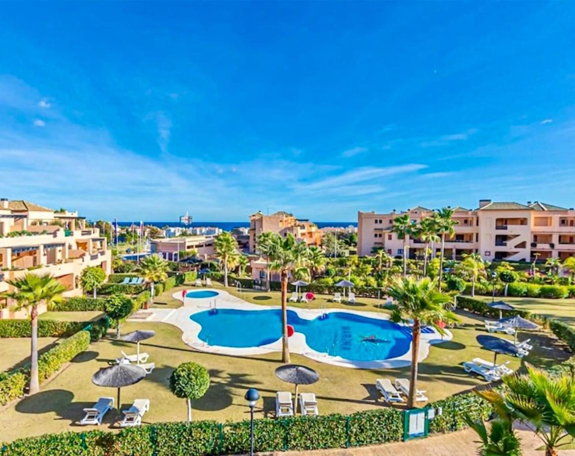 Casares Beach Golf Apartment With Private Garden Direct Pool Access Esterno foto