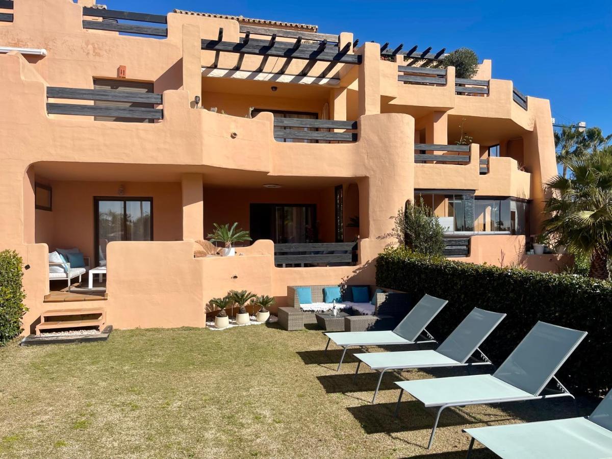 Casares Beach Golf Apartment With Private Garden Direct Pool Access Esterno foto