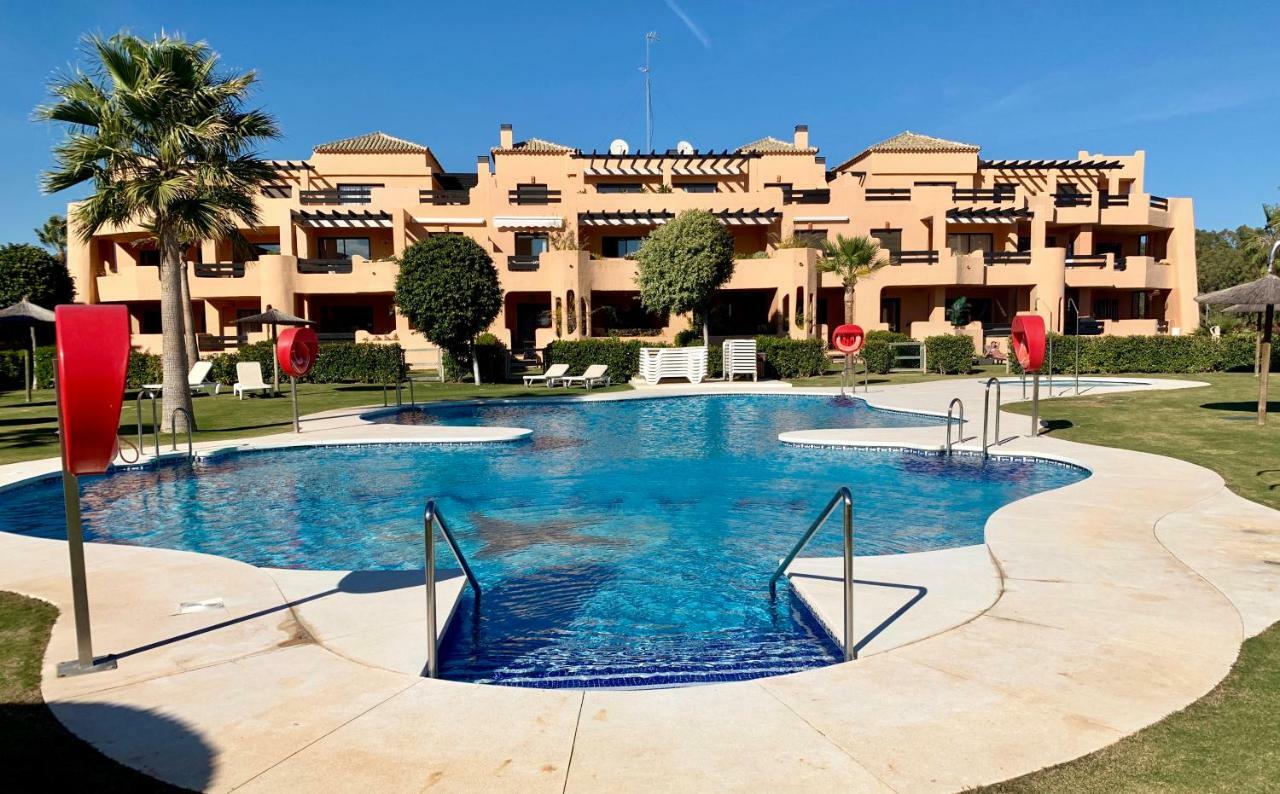 Casares Beach Golf Apartment With Private Garden Direct Pool Access Esterno foto