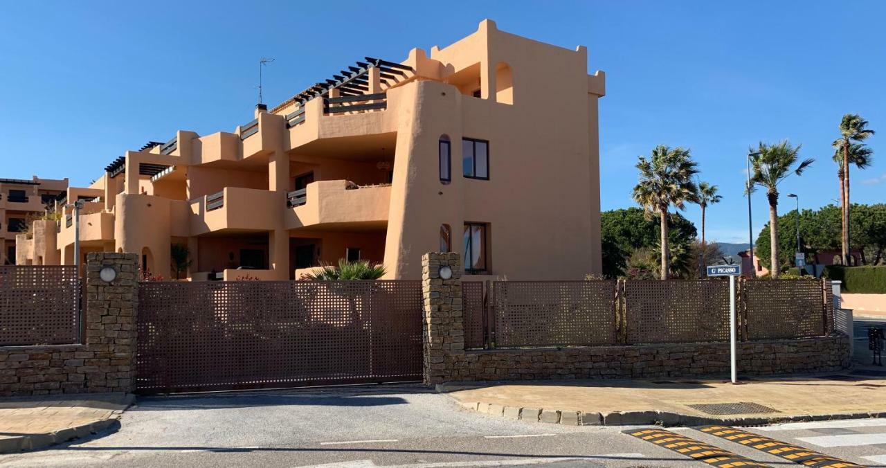 Casares Beach Golf Apartment With Private Garden Direct Pool Access Esterno foto